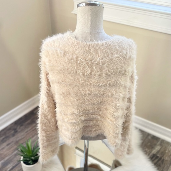 dee elly cropped vneck fuzzy sweater with bell sleeves - Picture 12 of 14